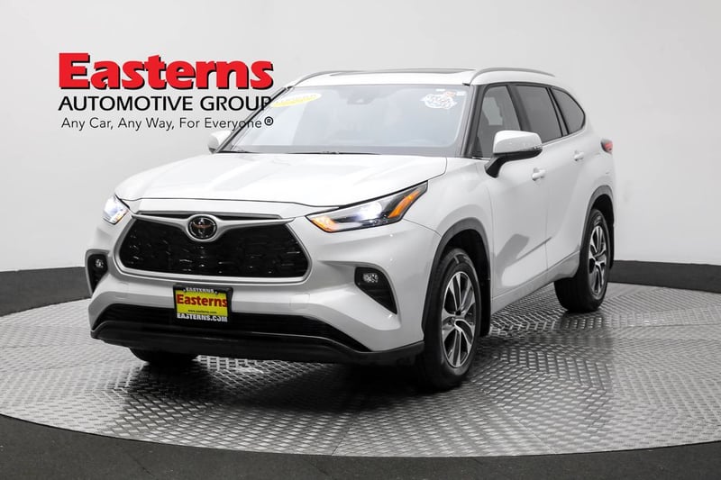 Used 2024 Toyota Highlander XLE with VIN 5TDKDRBH2RS558138 for sale in Sterling, VA
