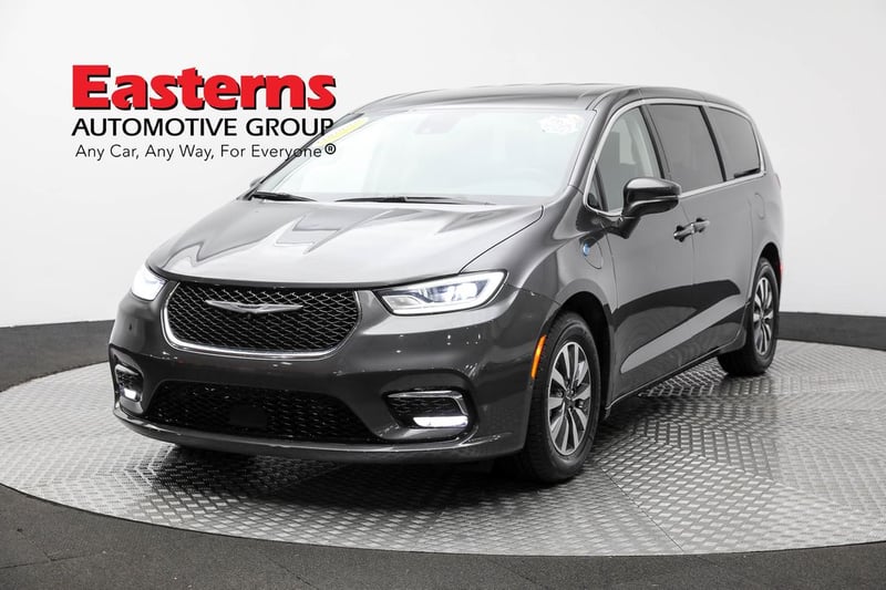 Used 2022 Chrysler Pacifica Hybrid Touring L with VIN 2C4RC1L75NR144962 for sale in Sterling, VA