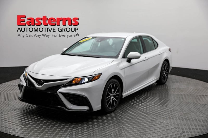 Used 2022 Toyota Camry SE with VIN 4T1T11AK1NU688666 for sale in Sterling, VA