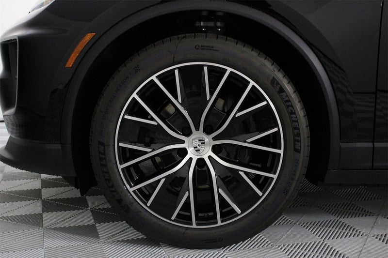 Macan Electric