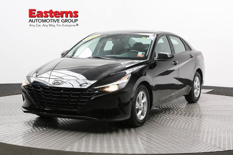 Used 2021 Hyundai Elantra SE with VIN KMHLL4AG1MU137398 for sale in Sterling, VA