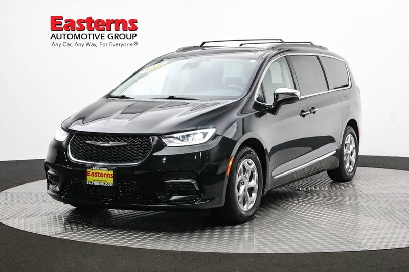 Used 2022 Chrysler Pacifica Limited with VIN 2C4RC1GG1NR133631 for sale in Sterling, VA